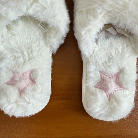 SALE Lola Women's Fuzzy Slippers White Crossover Pink Star Size‎ Medium - Picture 3 of 4